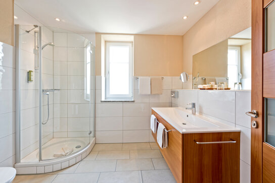 Badezimmer mit Dusche