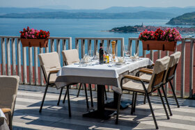 Blick von der Terrasse Tisch