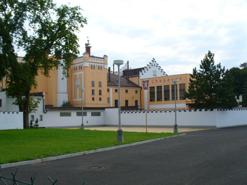 Blick auf die Familienbrauerei Chodovar in Chodová Planá