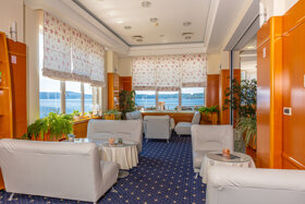 Lobby 4