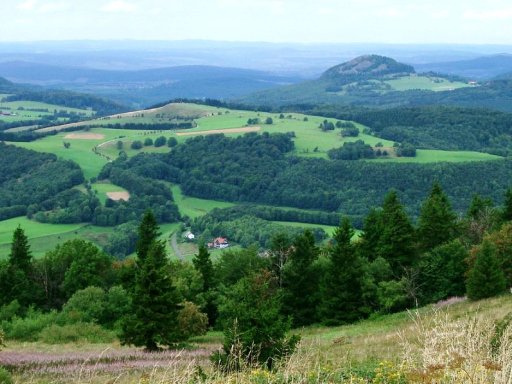 Fernblick, Bratwurst und Bier auf dem heiligen Berg