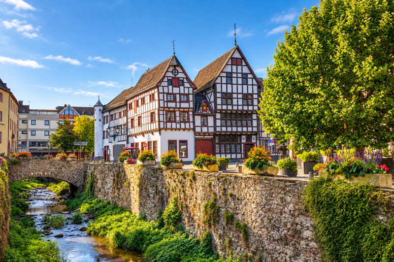 Wanderer in der Eifellandschaft bei Bad Münstereifel