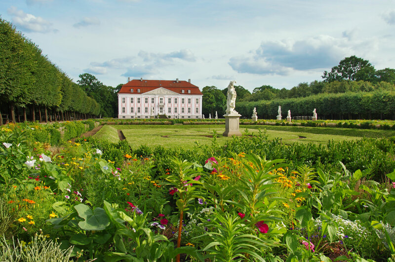 Schloss Friedrichsfelde Berlin Außenansicht