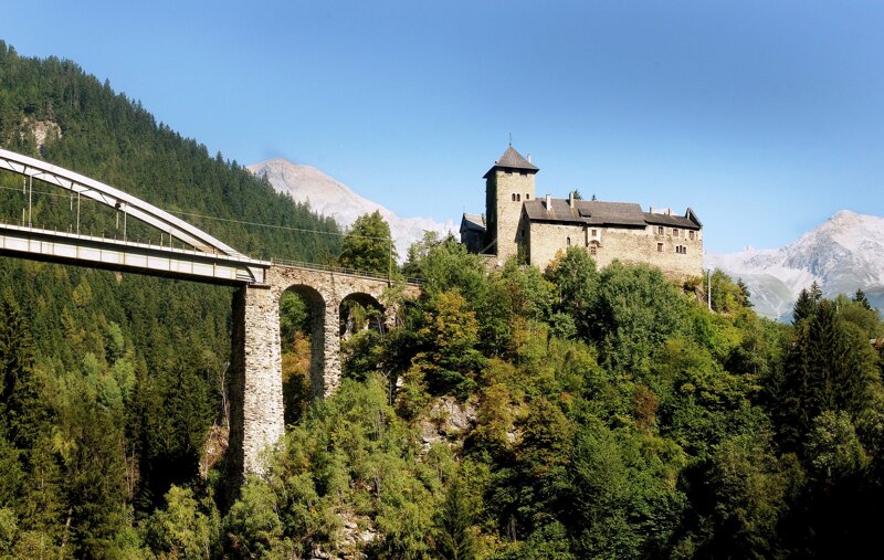 Schloss Wiesberg in Tirol – romantischer Schlossurlaub in Österreich