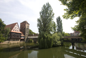 Weinstadel mit grünen Bäumen c Stadt Nürnberg Ralf Schedlbauer
