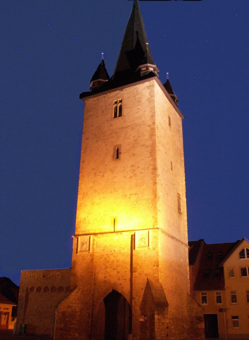 Johannesturm Aschersleben bei Nacht