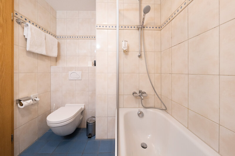 Badezimmer im ates Hotel
