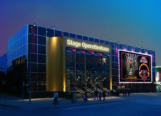Stage Operettenhaus mit &Julia-Banner © Stage Entertainment