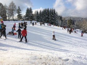 Urlauber auf Skipiste