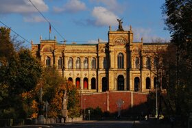 Maximilianaeum Foto L Gervasi, München Tourismus