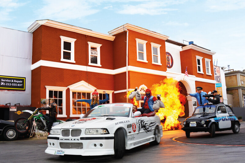 Action Szene mit Feuer und Polizei