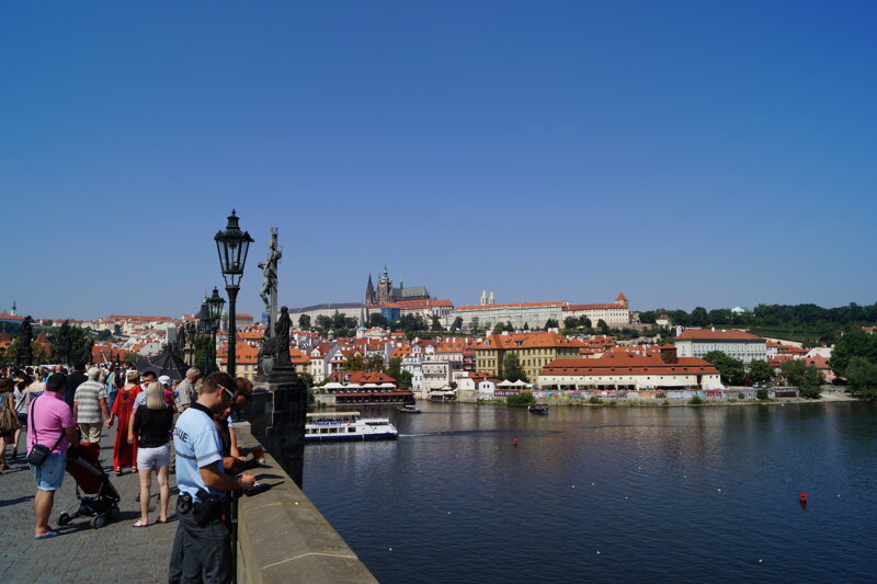 Karlsbrücke mit Blick auf den Hradschin und Veitsdom