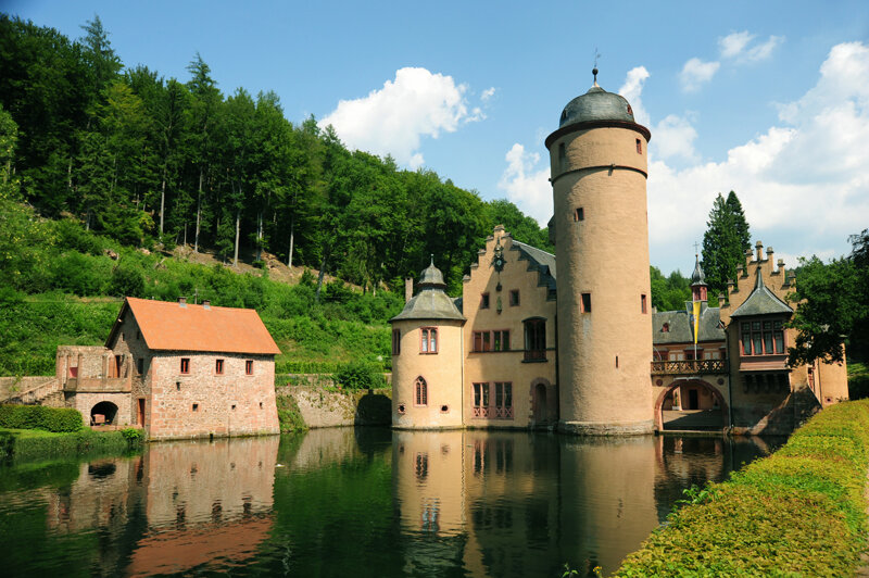 Schloss Mespelbrunn im Spessart – Märchenhaftes Wasserschloss nahe Steinau an der Straße