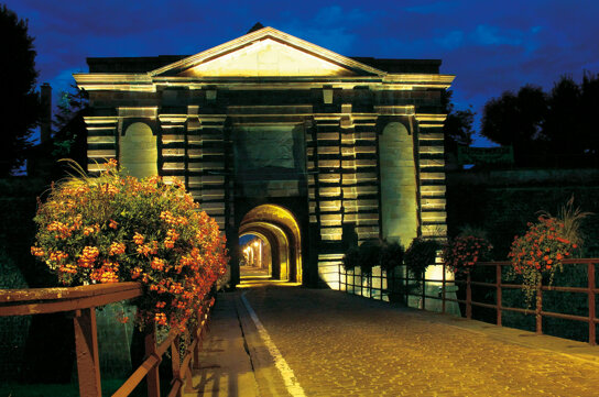 Neuf-Brisach, Porte de Colmar Nacht c Office de Tourisme du Pays de Brisach