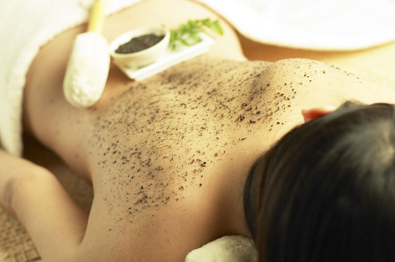 Frau bei einer entspannenden Massage