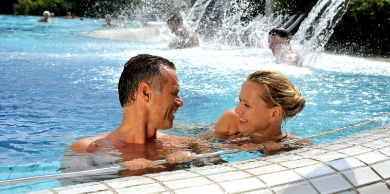 Relaxen am Beckenrand Jod Sole Therme Bad Bevensen