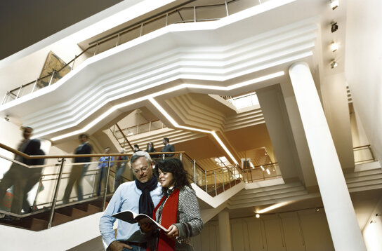 Besucher im Museum Ludwig c Köln Tourismus GmbH Andreas Möltgen