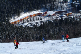 Skifahrer oben Talblick2