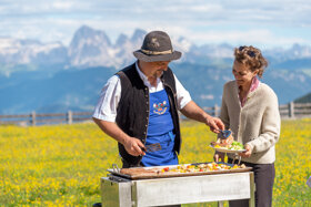 Grillfeier auf der hoteleigenen Almhütte auf 2.000m