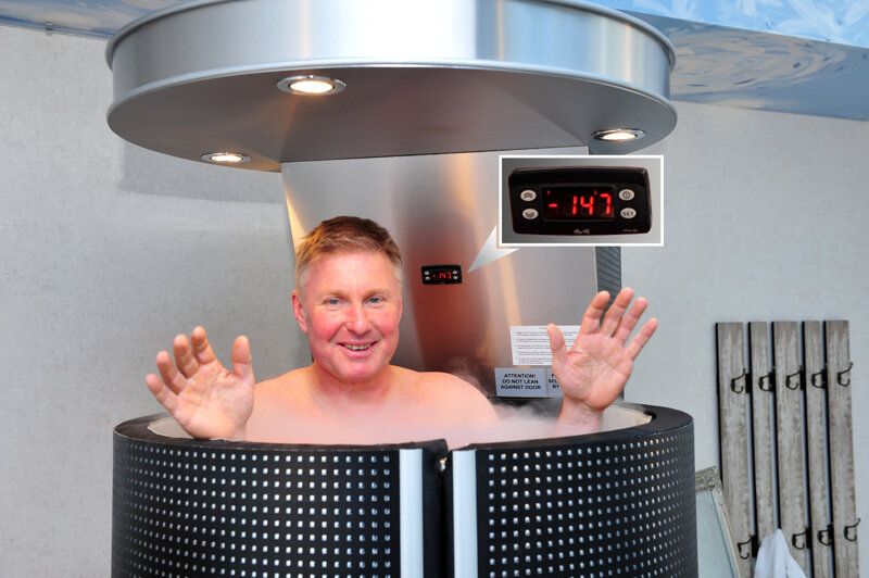 Person in der Kältesauna