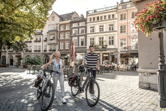 unterwegs-in-der-historischen-altstadt-aachen