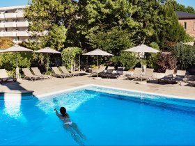 hotel-frankenland Pool mit Frau