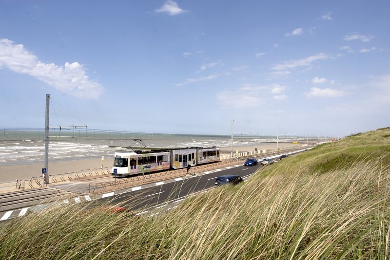 Die Küstenstraßenbahn verbindet alle Badeorte an der belgischen Nordsee