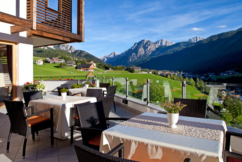 Sicht von der Terrasse auf die Berge