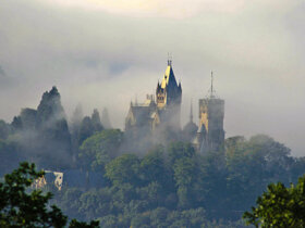 Schloss Drachenburg Nebel