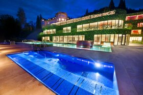 Hotel Rimski dvor Aussenpool Nacht
