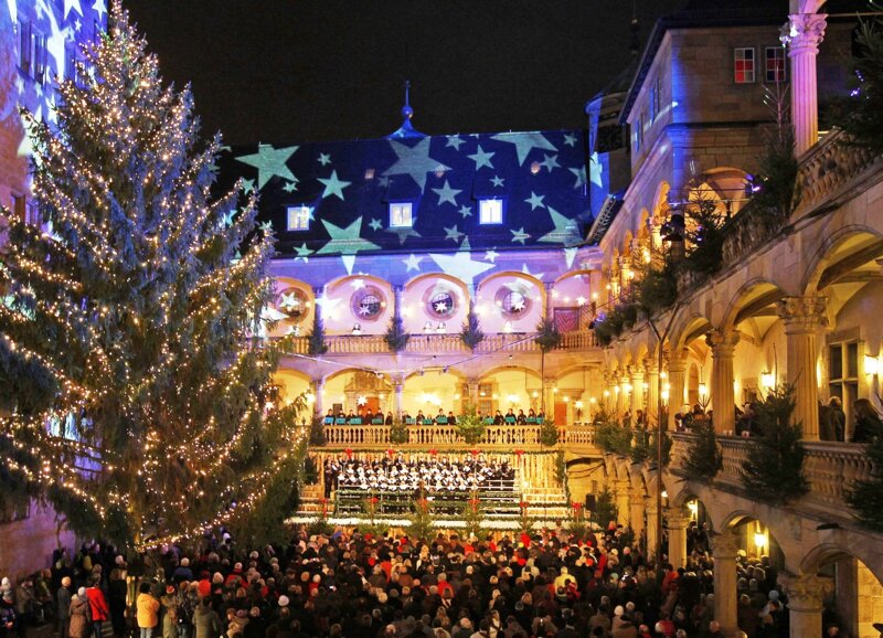 Der Eingang zum Stuttgarter Weihnachtsmarkt