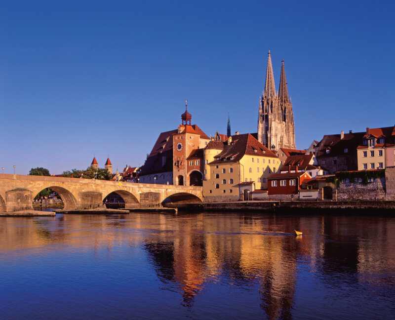 Steinerne Brücke und Dom in Regensburg