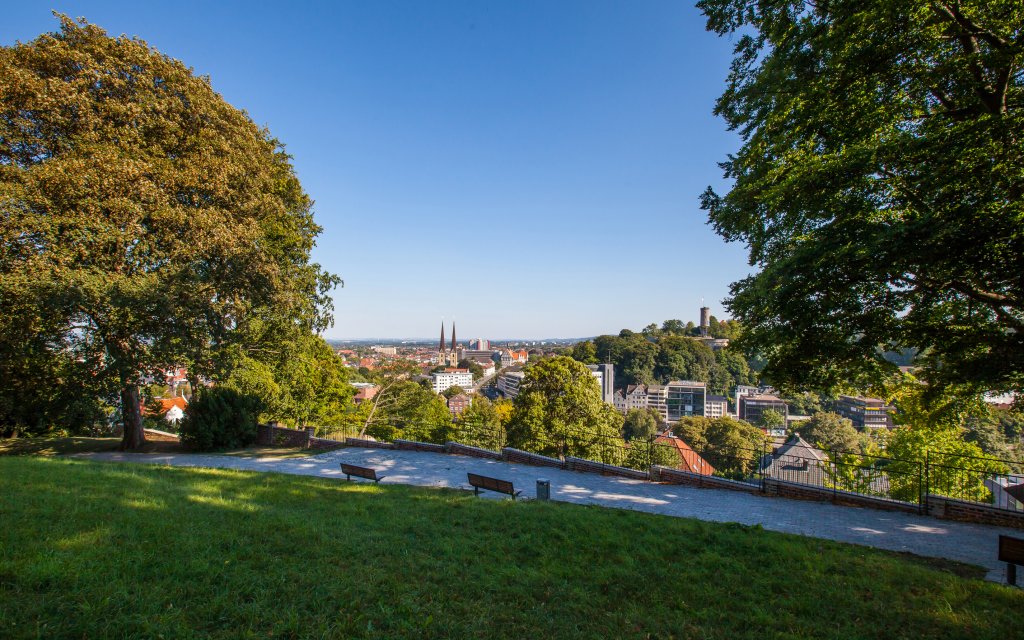 Stadtansicht auf Bielefeld bei Sonne