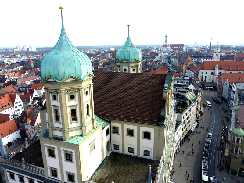 Augsburg Rathaus mit Blick in die Maximilianstraße
