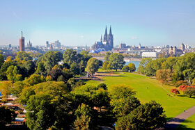 Rheinpark mit Domblick c Köln Tourismus GmbH Dieter Jacobi