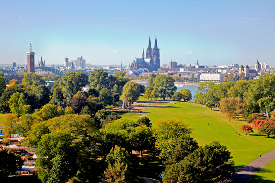 Rheinpark mit Domblick c Köln Tourismus GmbH Dieter Jacobi