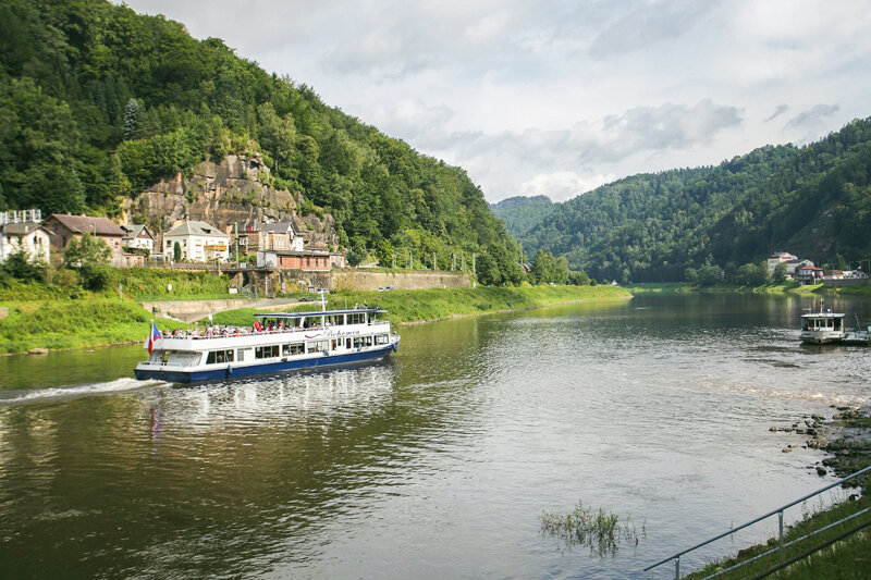 Schiff auf der Elbe