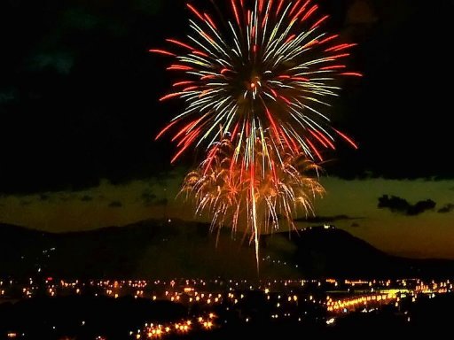 Feuerwerk über der Stadt.