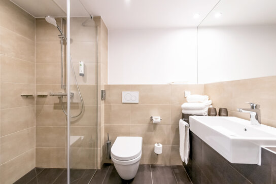 Badezimmer mit Dusche