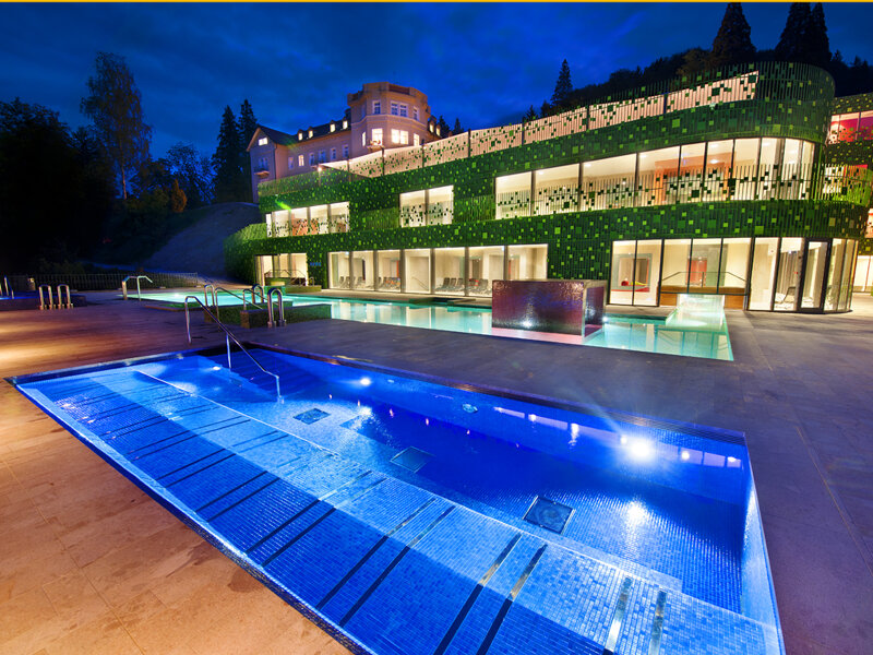 Thermalbecken der Rimske Terme in Rimske Toplice Slowenien