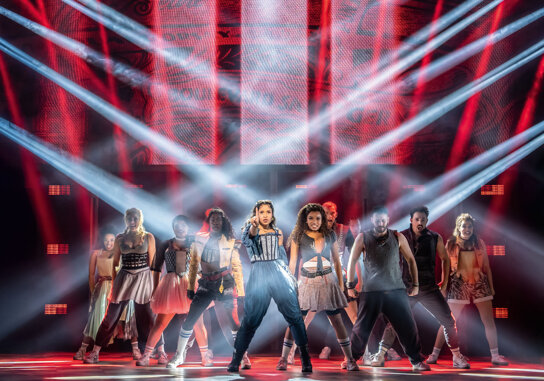 Problem 1 © Johan Persson, Stage Entertainment