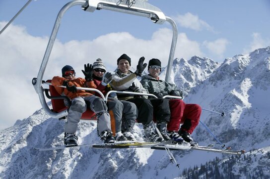 Skifahrer auf Lift©Pfronten Tourismus