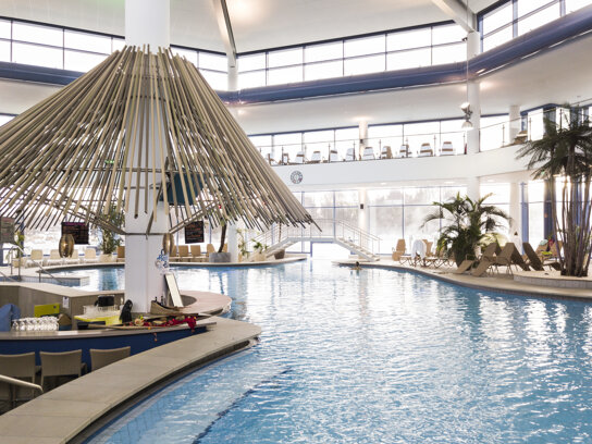 Thermalaktivbecken-mit-Poolbar c Siebenquell GesundZeitResort