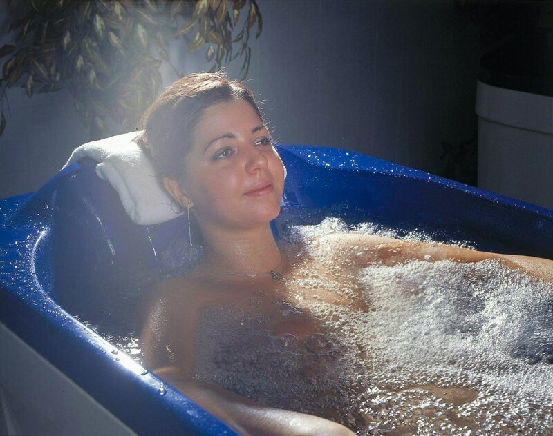 Frau in einer Badewanne