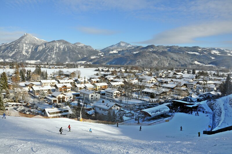Winterpanorama Oberaudorf mit Hocheck-Bergbahn