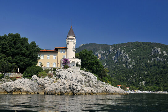 Lovran Kirche am Meer c TZO