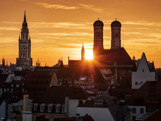 Sonnenuntergang hinter der Frauenkirche, © München Tourismus, Joerg Lutz