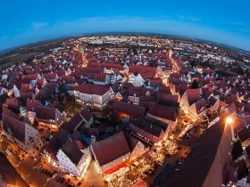 Weihnachtsmarkt von oben c Strauss Justus Stadt Noerdlingen