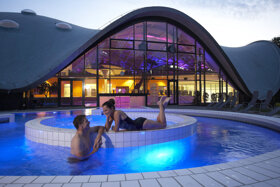 Toskana-Therme-Aussenbecken-bei-Nacht©Bad Orb Marketing GmbH