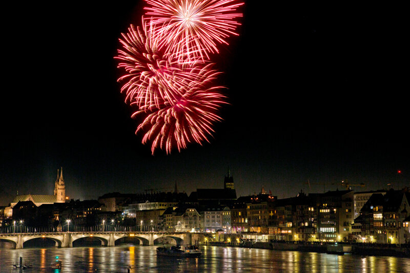 Feuerwerk Rhein Basel Silvester